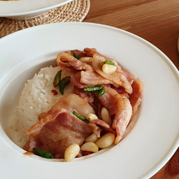 เบคอนกลิ้งพริก