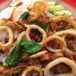 ข้าวกะเพราปลาหมึก