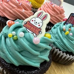 คัพเค้กช็อคโกแลต กล่อง 4 ชิ้น (คละหน้า)