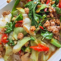 ข้าวราด กะเพราหมูสับผักรวม