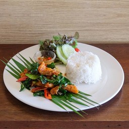 ปลากะพงผัดพริกแกง