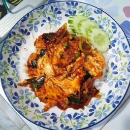 ข้าวราดผัดพริกแกงไข่
