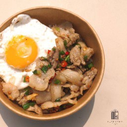 ข้าวสามชั้นสไลซ์คั่วพริกเกลือ - ฟรี! ไข่ดาว