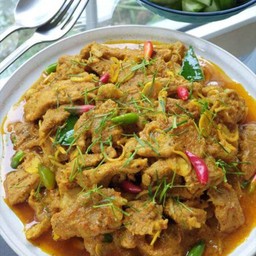 หมูชิ้น ผัดพริกแกงใต้ = กับข้าว