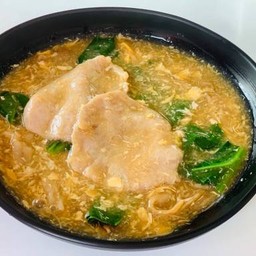 เส้นหมี่ราดหน้าหมูนุ่ม