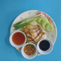 ข้าวหมูกรอบ