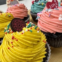 คัพเค้กช็อคโกแลต กล่อง 2 ชิ้น (คละหน้า)