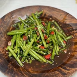 ผัดผักบุ้งไฟแดง