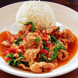 กะเพราหมูชิ้น ราดข้าว