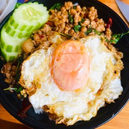 กะเพราหมูสับ+ไข่ดาว