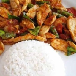 ผัดพริกแกงหมู