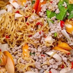 ยำไวไว หมูสับ,ไส้กรอก