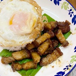 หมูกรอบผัดซอส (ราดข้าว)