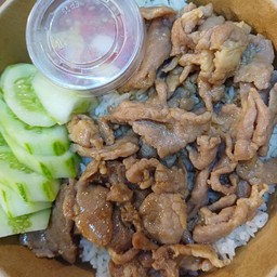 หมูกระเทียมราดข้าว