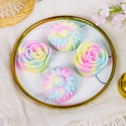 ขนมสัมปันนี 4 ชิ้น (กล่อง C008 สีขาว)