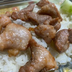 ข้าวทอดน้ำปลา(เลือกเนื้อสัตว์ได้เลยค่ะ)