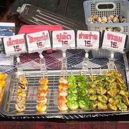 ไข่นกกระทาเสียบไม้ ตลาดสุวรรณเกลียวทอง ถนนหทัยราษฎร์