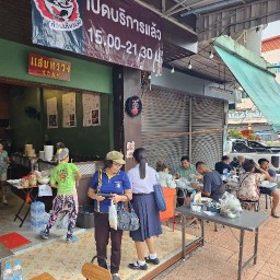 แสบทรวงก๋วยเตี๋ยวเรือรสเด็ด สุราษฎร์ธานี วัดหลวงพ่อพัฒน์ ต้นตำรับหน้าวัดหลวงพ่อพัฒน์