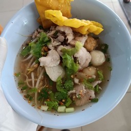 บะหมี่แบนหมูต้มยำพิเศษ