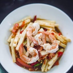 ยำยอดมะพร้าวกะปิ