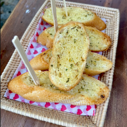 VII Garlic bread (ขนมปังกระเทียม)