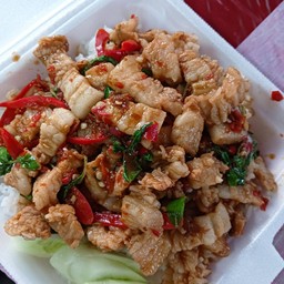 ข้าวกระเพราหมูสามชั้น