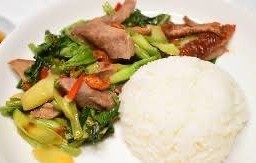 คะน้าหมูชิ้น (ราดข้าว)