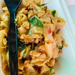 กะเพราถาดแม่โจ้ พริกแห้ง