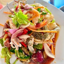 ยำรวมทะเล( ปูม้า,กุ้ง,หมึก,หอยแมงภู่,หอยแครง)