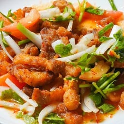 ยำหมูสามชั้นทอด