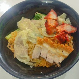 เกี๊ยวน้ำ น้ำใส ต้มยำ(หมูแดง หมูกรอบ เกี๊ยวหมู)