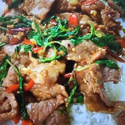 กระเพราหมูราดข้าว