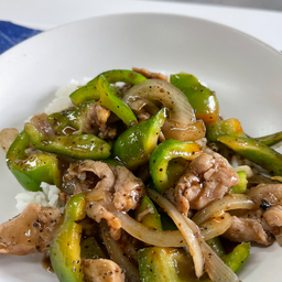 หมูผัดซอสพริกไทยดำ
