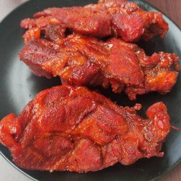 หมูแดง 1 ขีด พร้อมน้ำราดหมูแดง