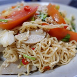 ยำมาม่าหมูยอ หมูสับ