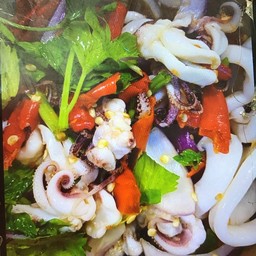 ยำปลาหมึก