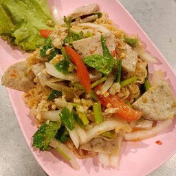 ยำมาม่าหมูสับ+หมูยอ