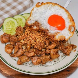 ข้าวไก่กระเทียมพริกไทย +ไข่ดาว