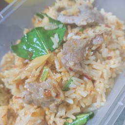 ข้าวผัดต้มยำไก่