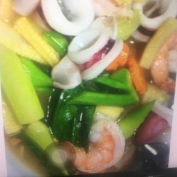 ราดหน้าเส้นใหญ่ทะเล