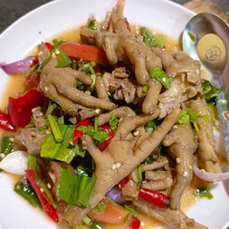 ยำตีนไก่รสแซ่บซี้ด