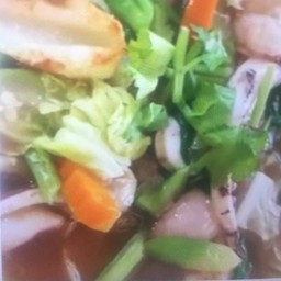 ราดหน้าเส้นใหญ่รวม