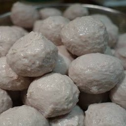 ก๋วยเตี๋ยว ลูกชิ้นเนื้อ