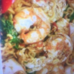 ผัดกระเพรามาม่ากุ้ง