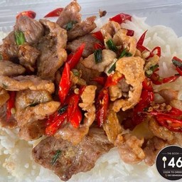 หมูชิ้นคั่วพริกเกลือ ราดข้าว