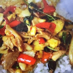 กระเพราไก่ราดข้าว