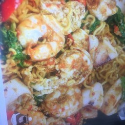 ผัดกระเพรามาม่ารวม