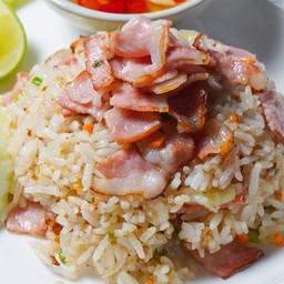 ข้าวผัดเบคอน