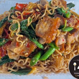 [อร่อยซ่ากับโค้ก] มาม่าผัดกะเพราหมูกรอบ+โค้ก=ฟรีไข่ดาว