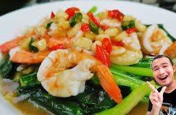 ผัดคะน้าใส่กุ้งราดข้าวจ้า